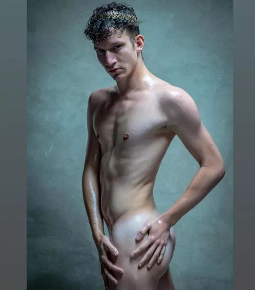 Do I look like a Greek statue? greetings from Italy 🇮🇹