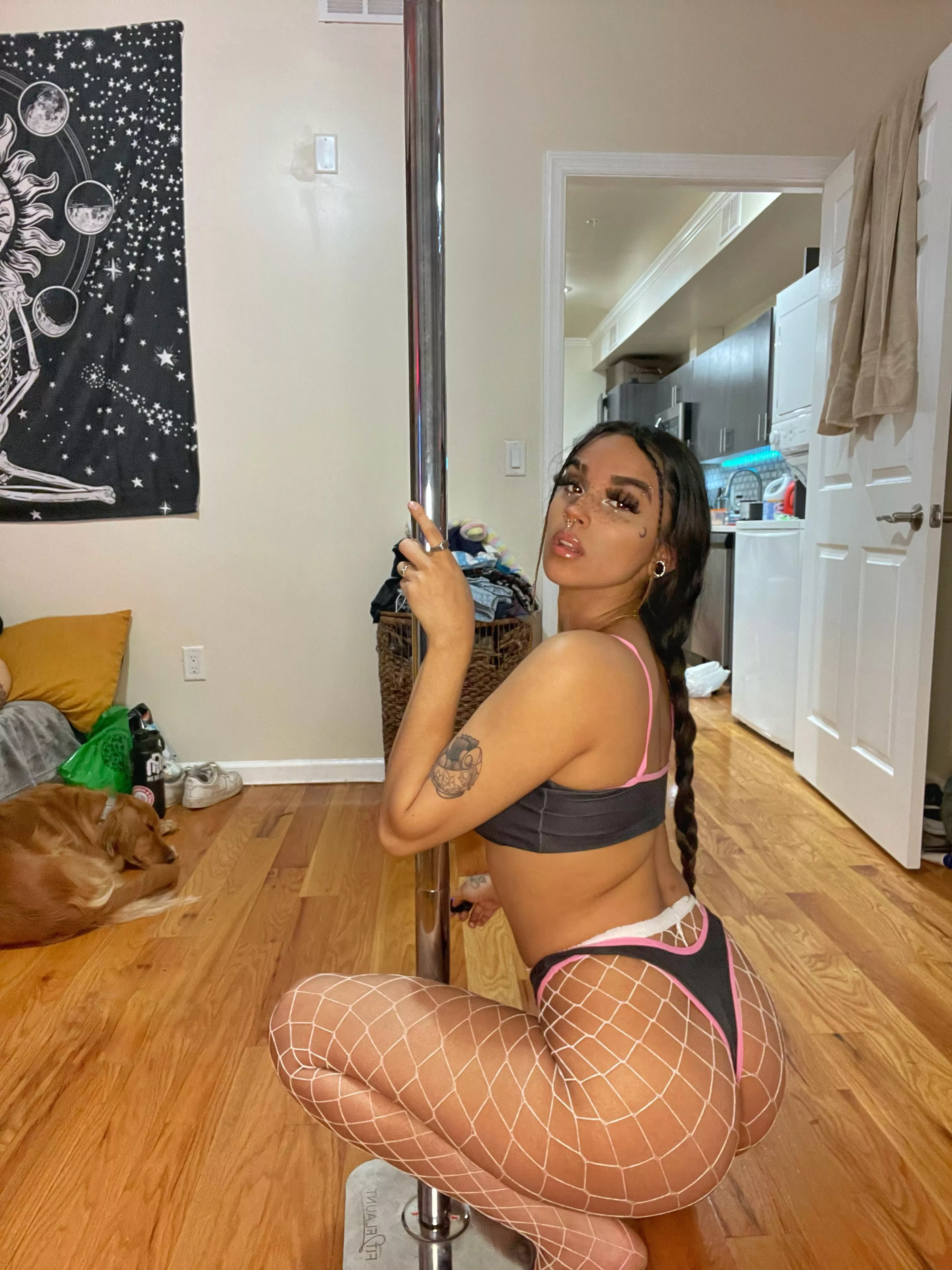 Do you like fishnets?π Do you like fishnets?π