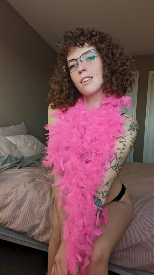 Do you like my boa? 😇