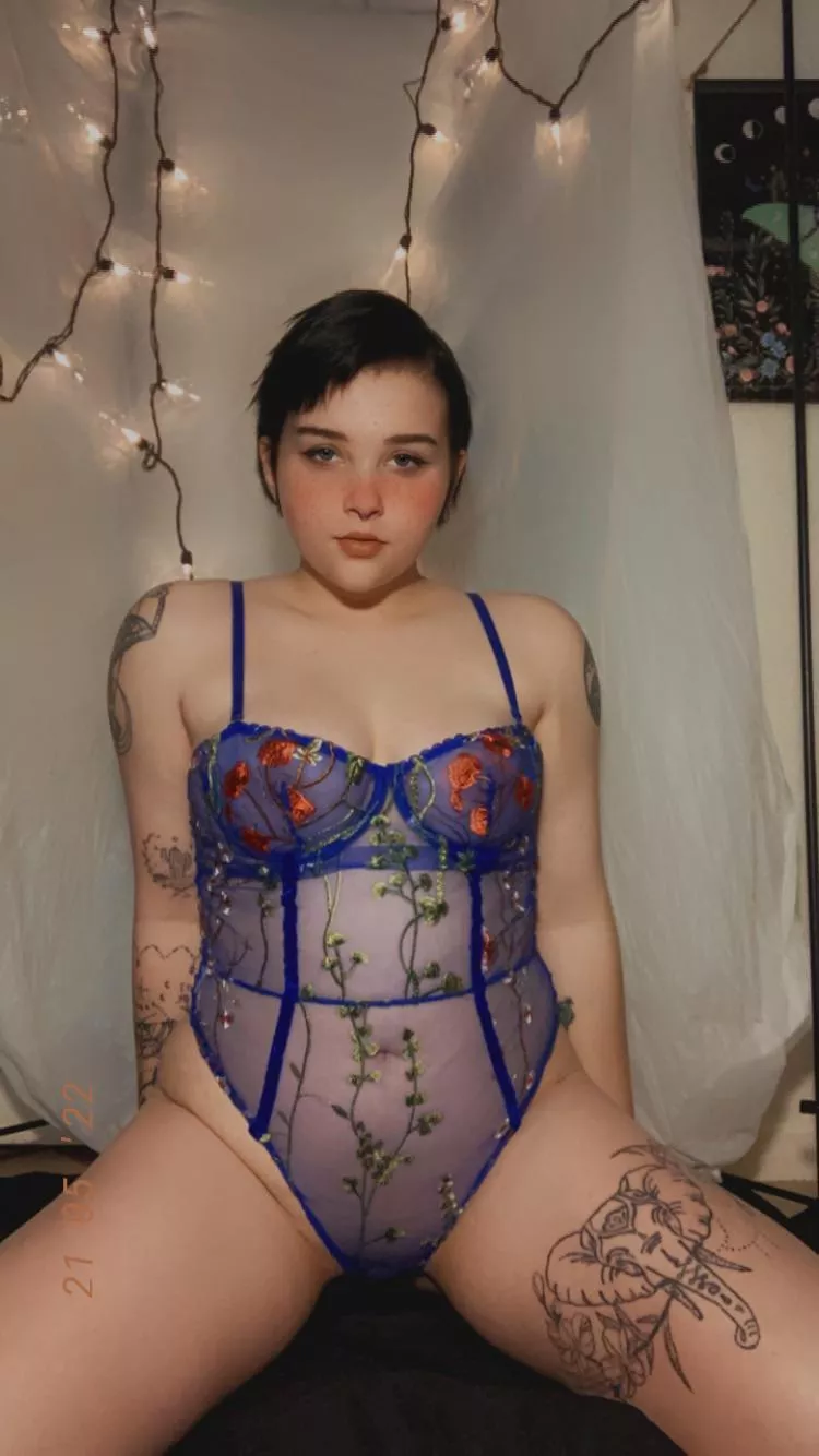 Do you like my short hair💙🦋✨