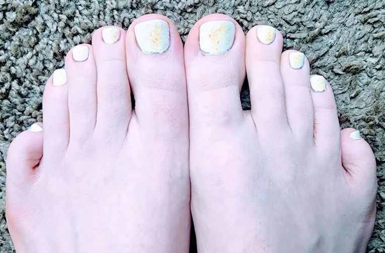 Do you like my white milky pedicure with blue glitter sparkle?? 👣❤️💅 funfeetxxx