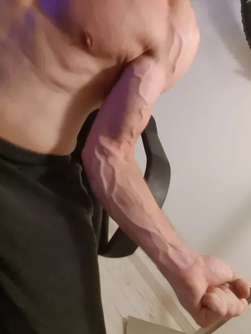 do you like some veiny forearms? 😌
