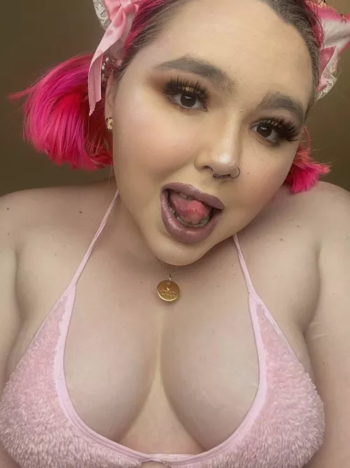 Do you like this outfit? If you saw me on the bed next to you now, what would you do next?