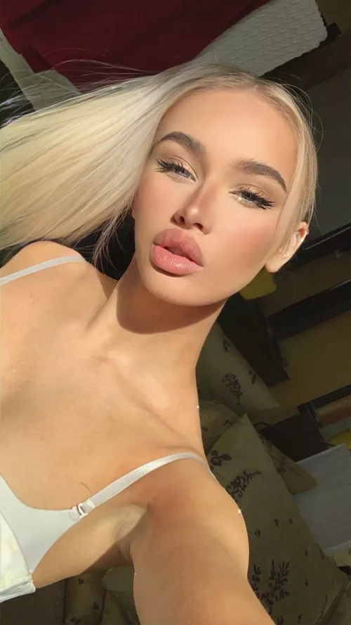 Do you think I have panties on right now? 😜😈