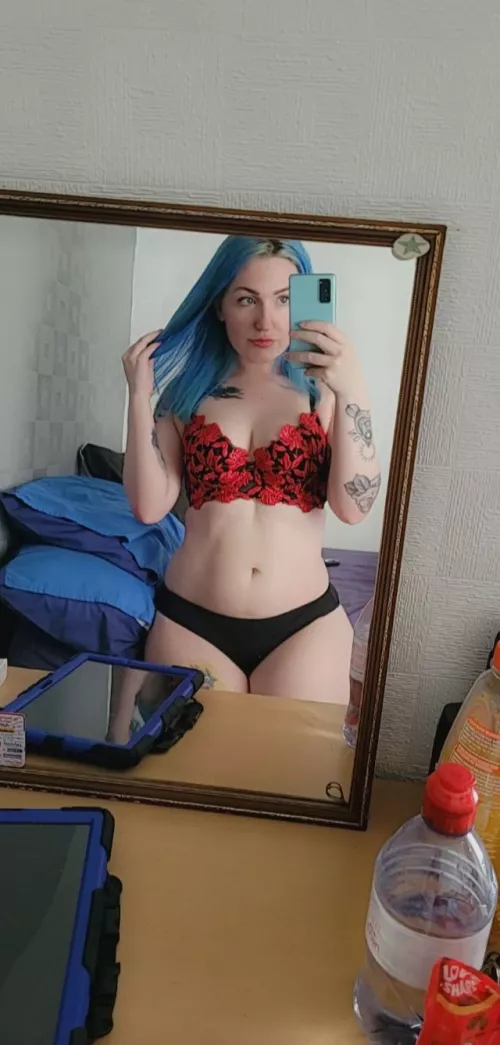 do you think red suits me? 😘