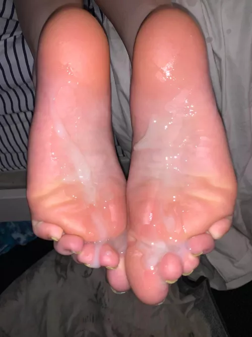 Do you wanna do this to me ? I can eat it for you too 💦💦💦