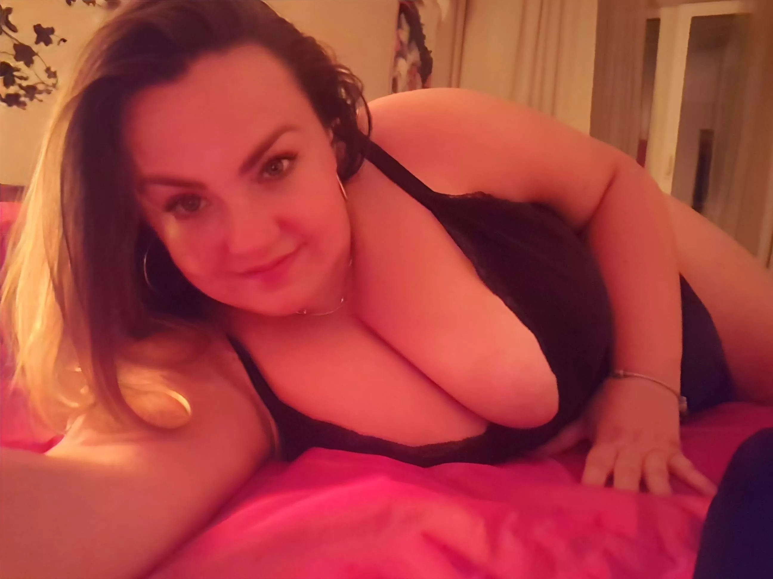 Do you want a curvy milf in your bed when you come home from work? Then be my boyfriend❤