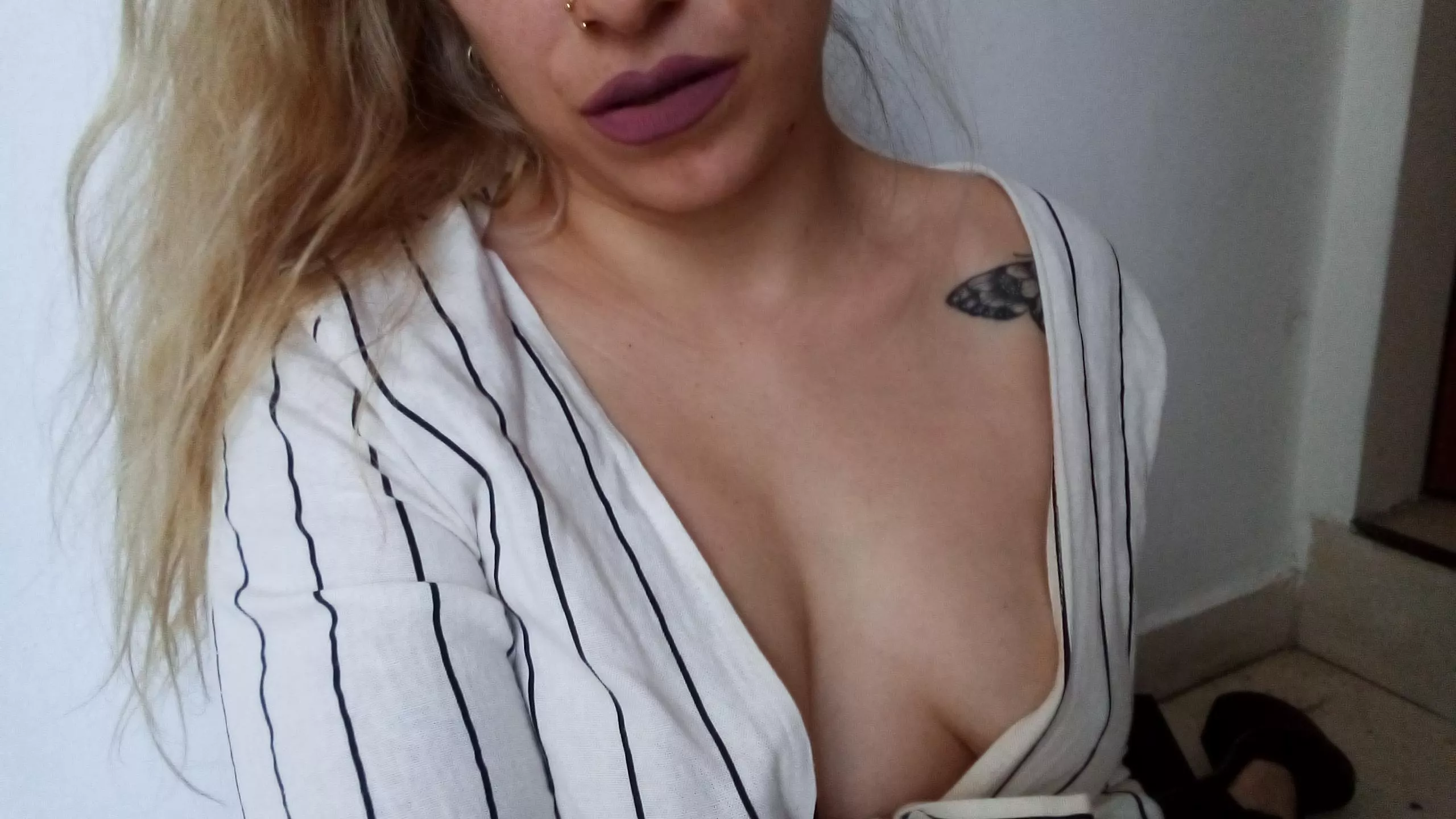 Do you want me to take my clothes off for you?🔥link in comments