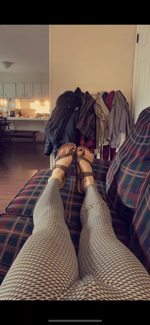 Does anybody like my little toes ๐ฅบ๐ฅบ๐ฅบ