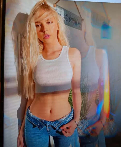 Does anyone know her Name or socials