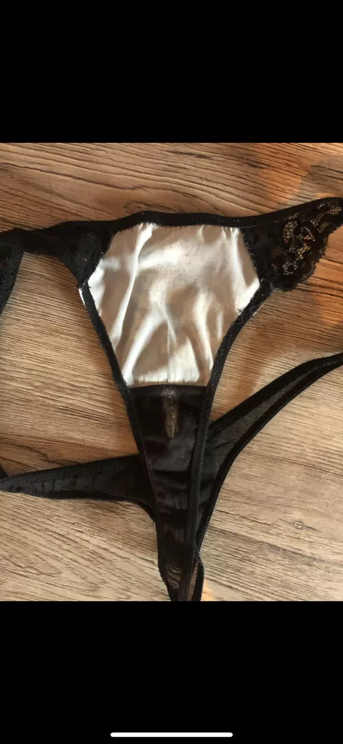 Does anyone now come to strings/tangas from mom,sis ect? Gladly dm