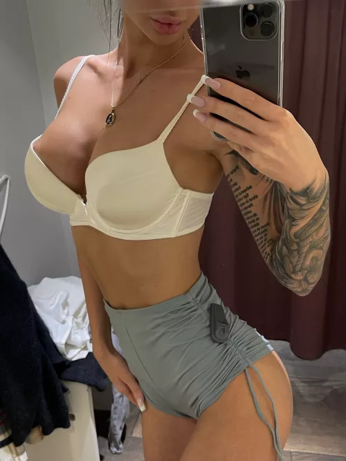 Does it suit me? Yes, no [f]