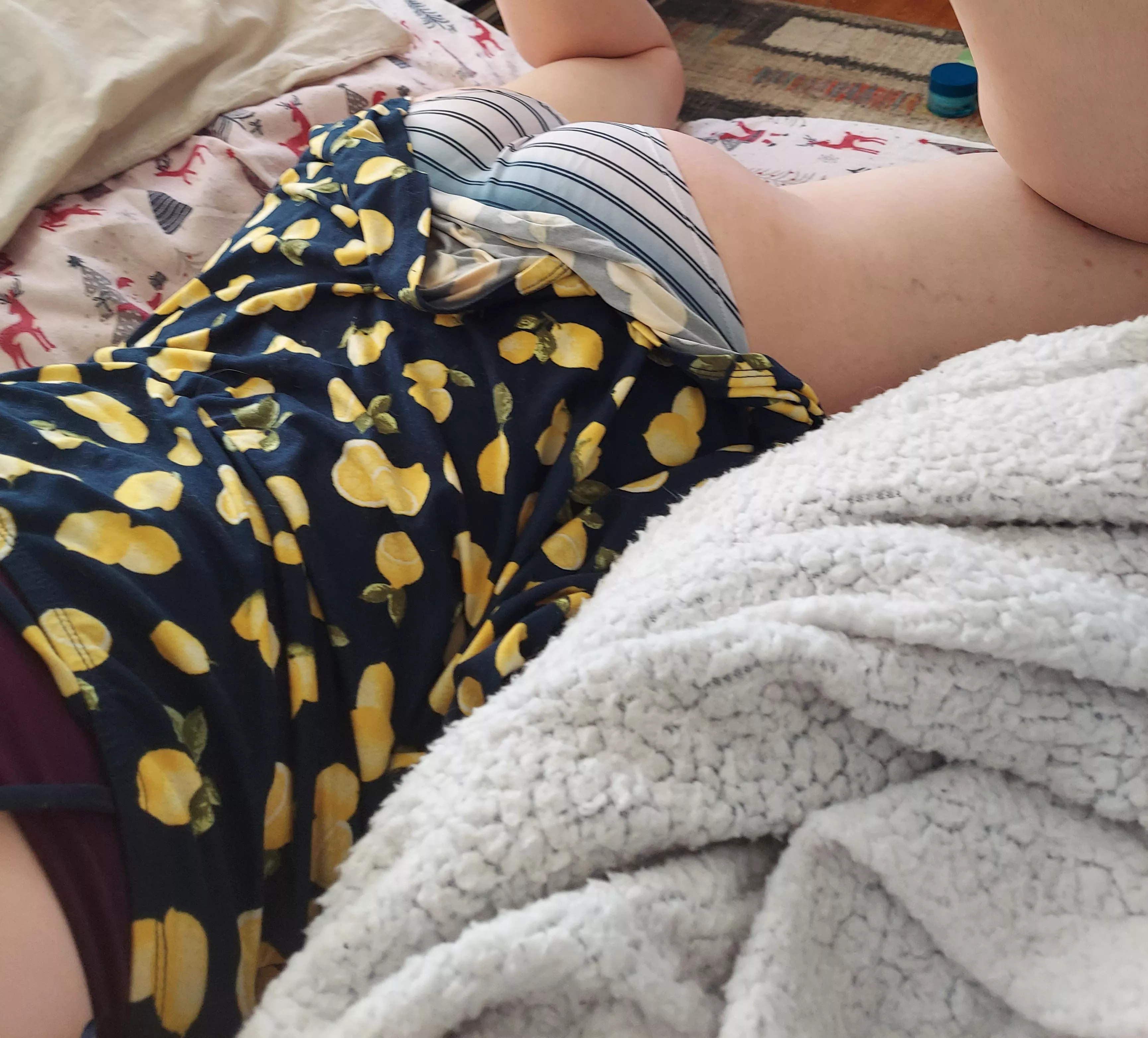 Does my little butt [f]it in here? Please don't be mean 👉👈