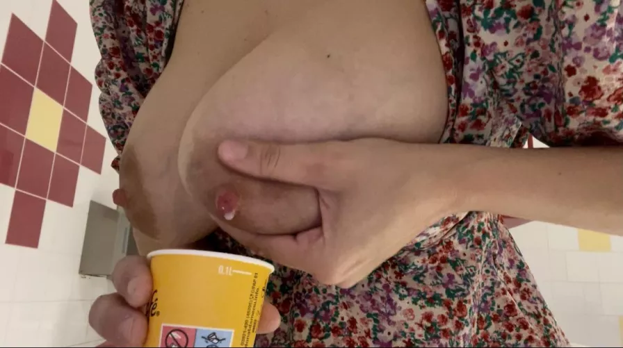 Does somebody need milk for coffee? 😜