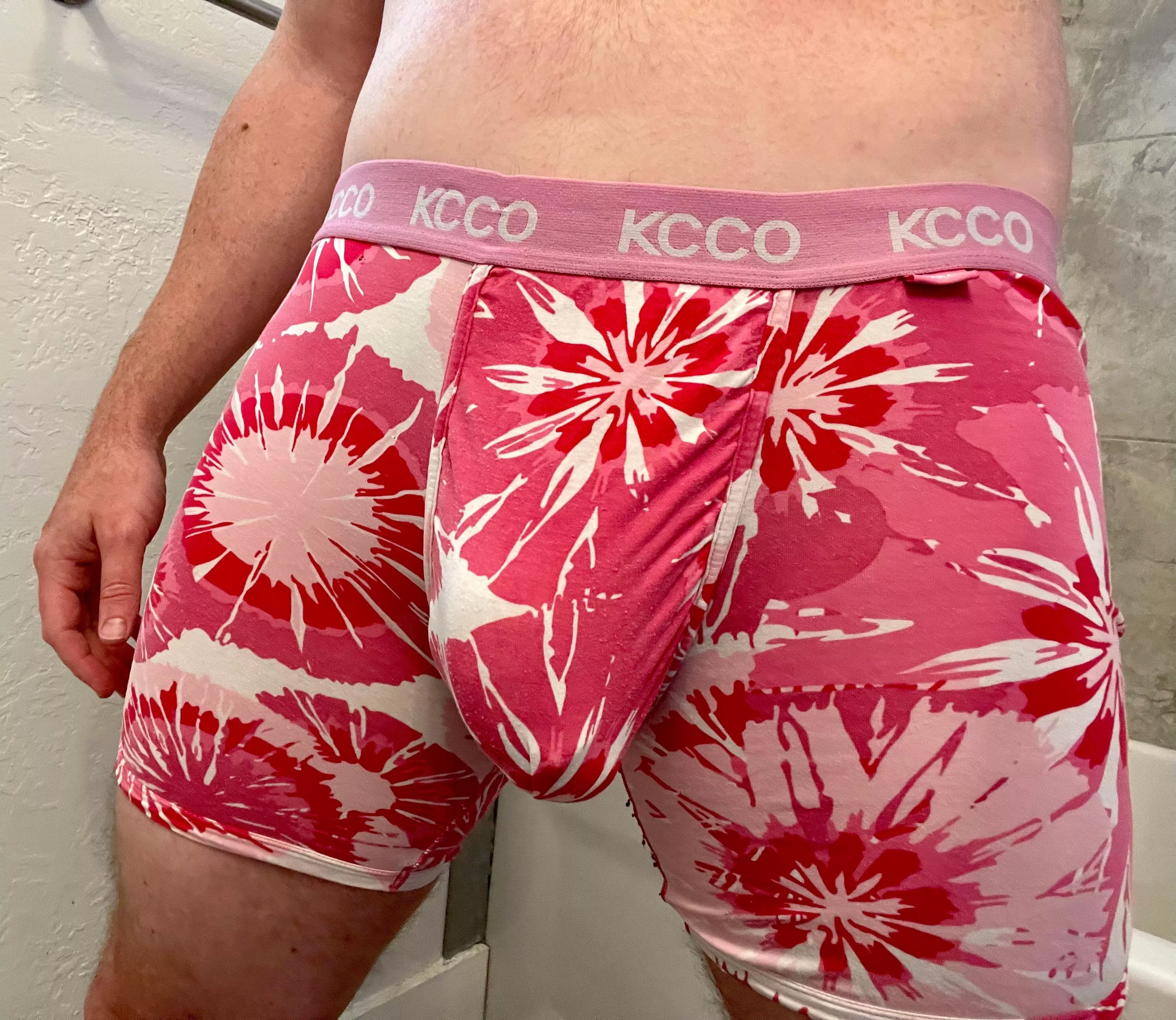 Does the color pink make my dick look fat?