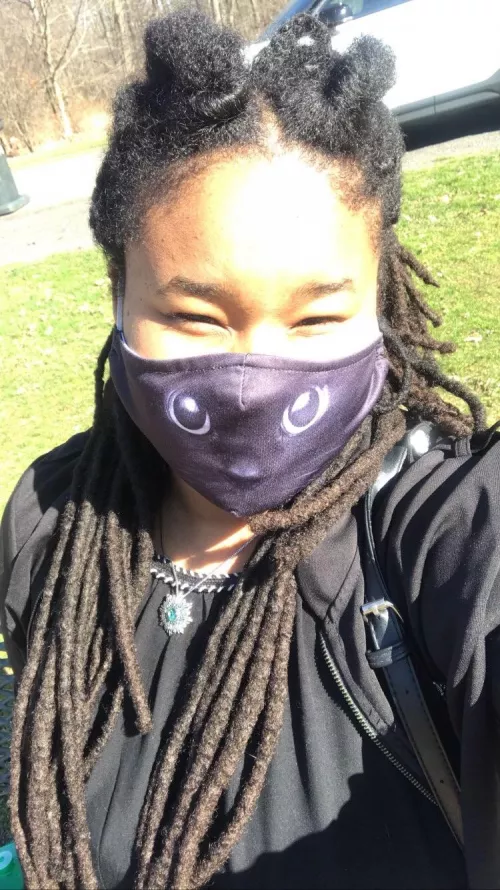 Does this face look sittable for your giant white peach?