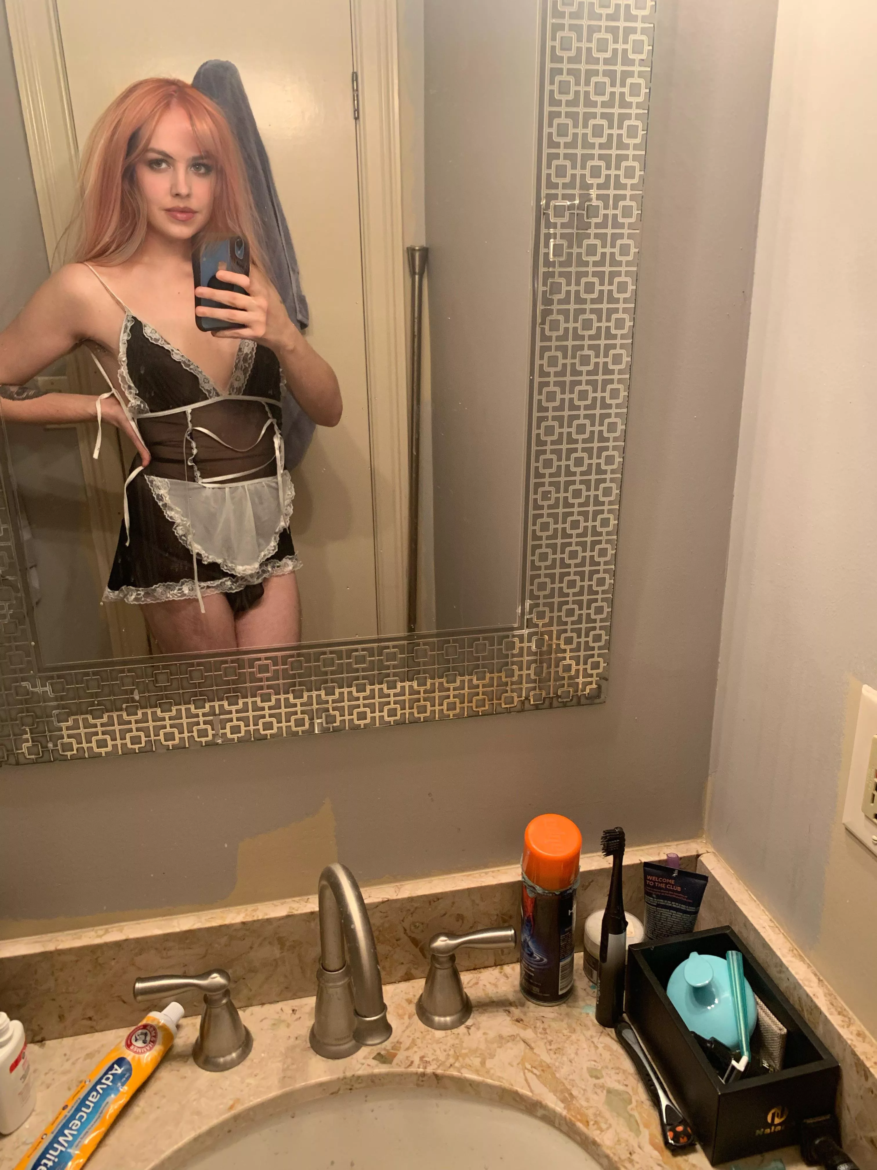 Does this maid get to work today? I could really go for some service☺️🤤