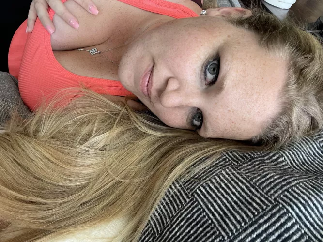 Doing my best to get content on my OF!!!! Cheater 😈 step mommy 😈 sell panties 😈 taking requests!!