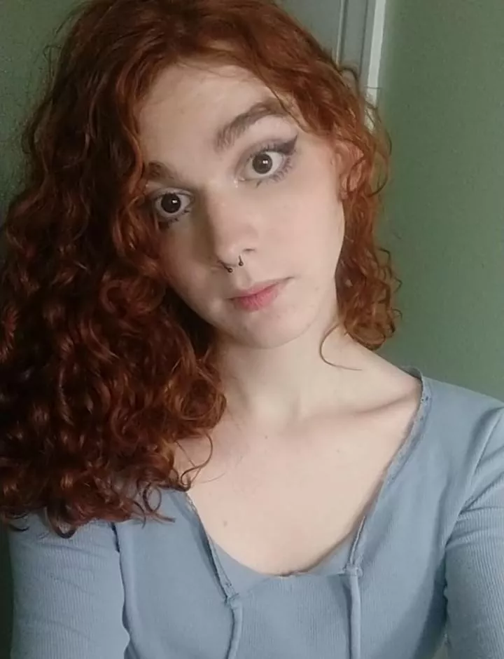 doing my hair and makeup for no reason 🤷