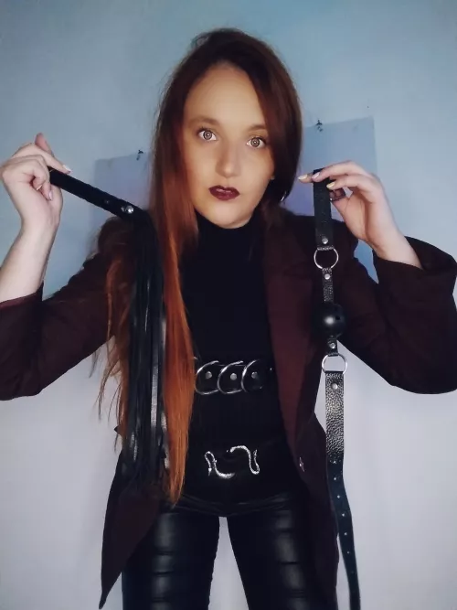 [domme] I hope you won't waste my time and that you will be quick in your choice...