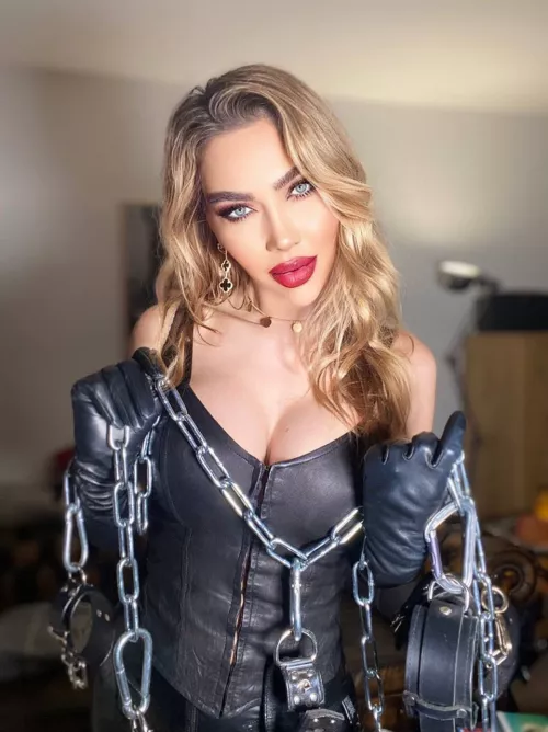 [domme] I will possess your mind and your body… I am the most gorgeous Mistress you’ll ever serve…