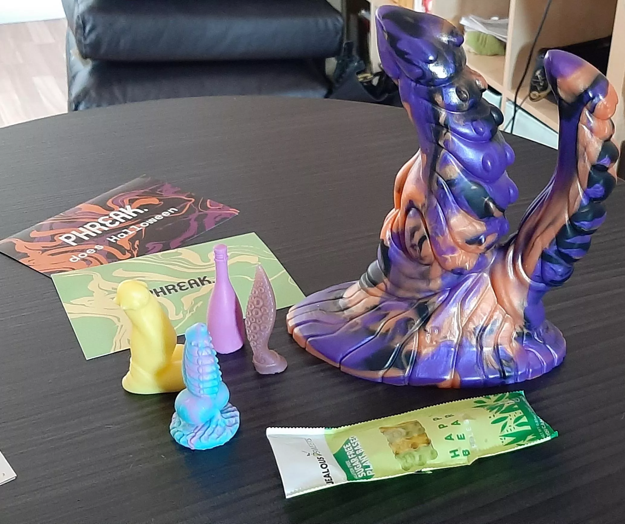 Double dildo from Phreak Club with the halloween coloration (we ALWAYS love the candies xD !) + 3 tiny