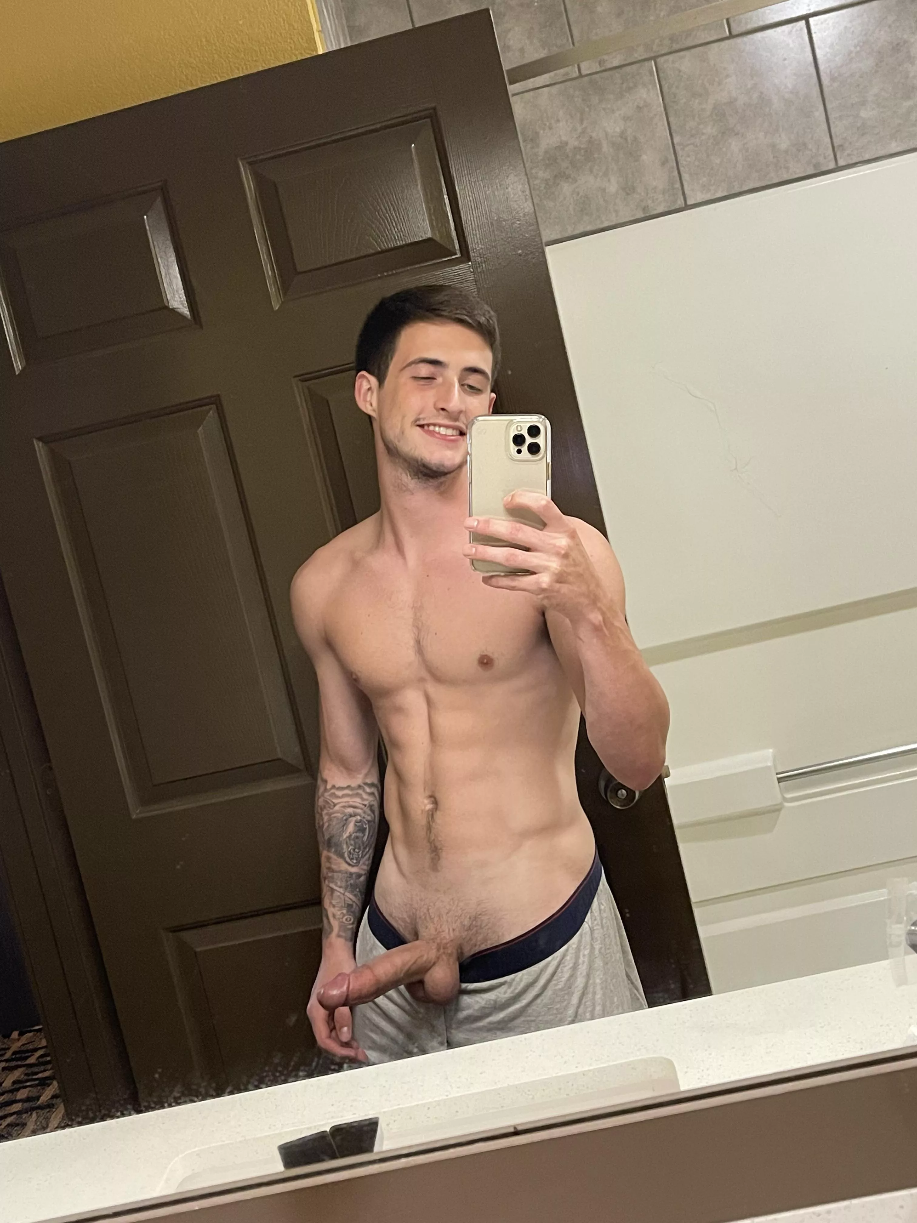 Down for friends with benefits?😁