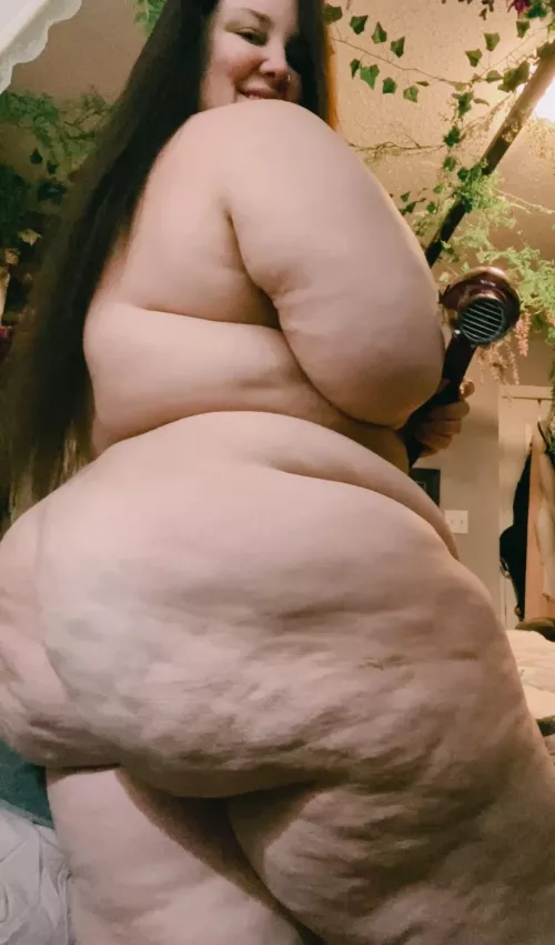 Drying off, like the view? 🍑