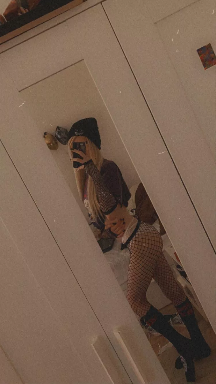 dysphoria’s been kicking my ass lately so i’d like a little bit attention from the cute people here