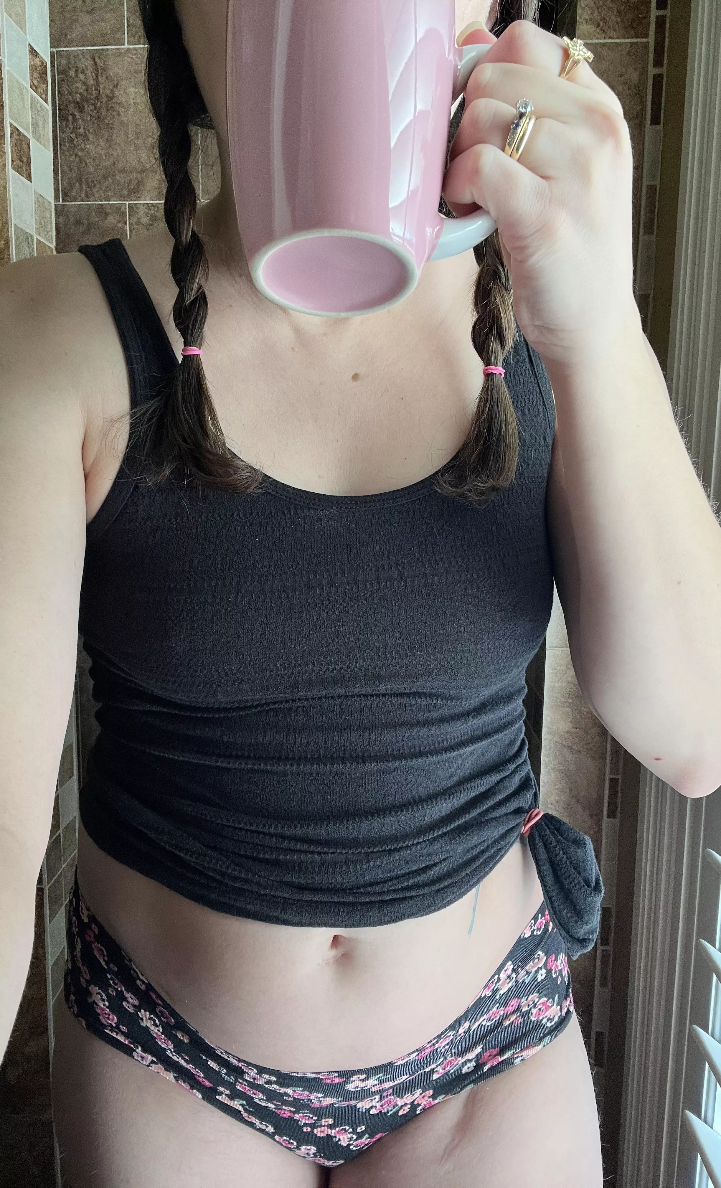 Easing into a new week with mild Monday … ☕️