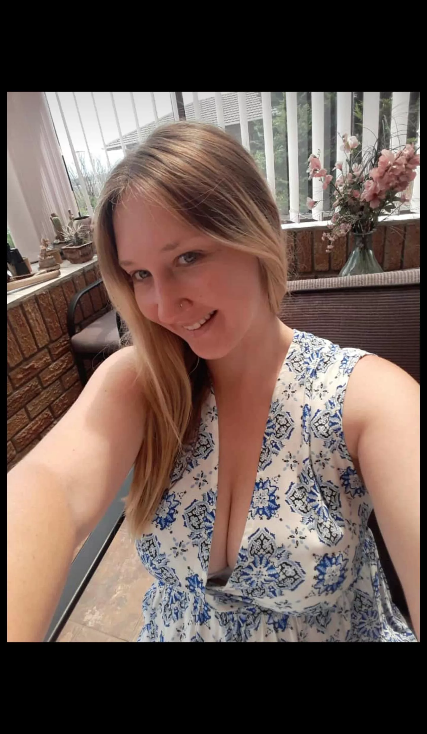 Easy access to my fun bags. Wanna play 😛