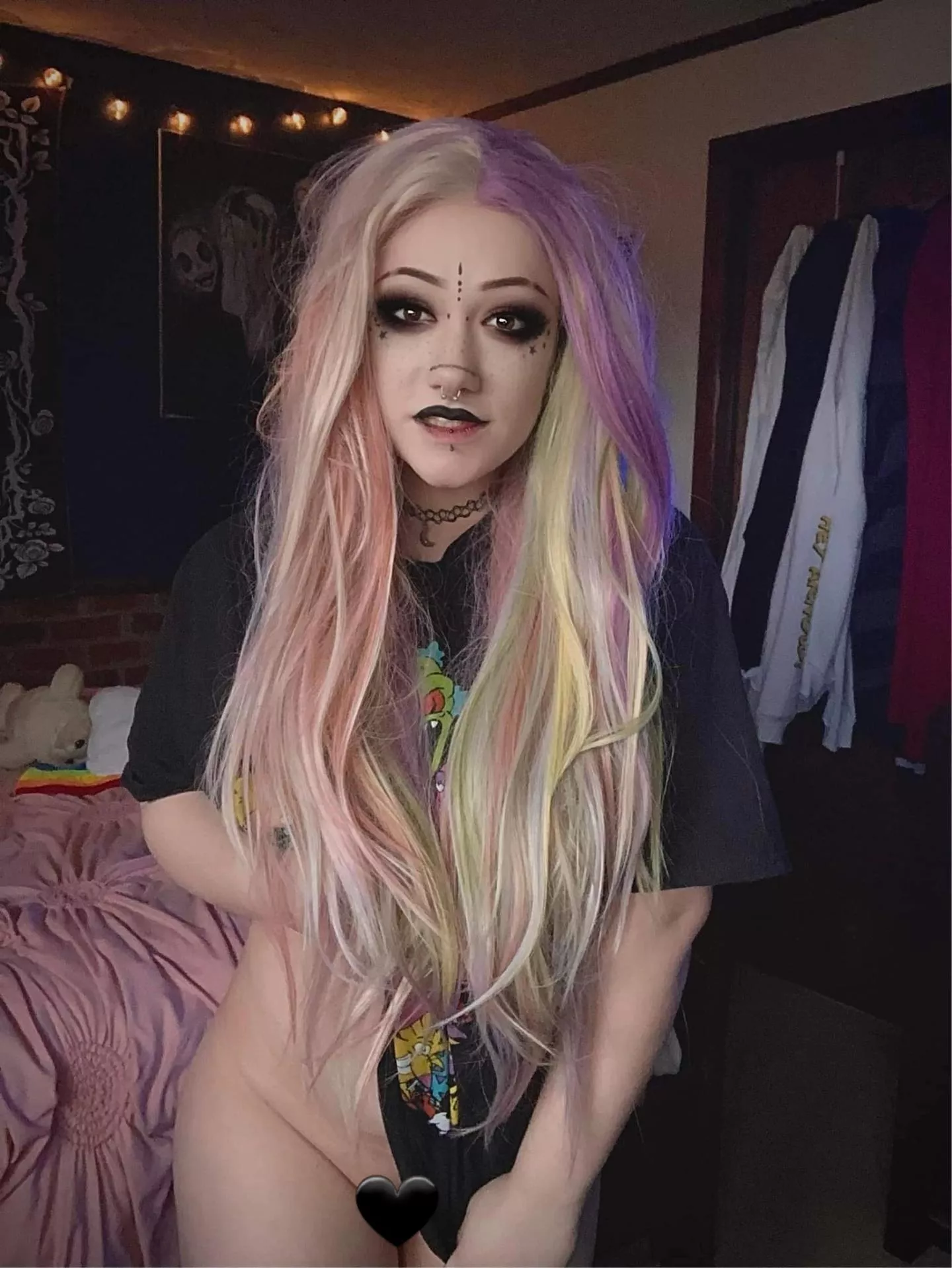 Eat booty 👅 Smoke doobie 💨