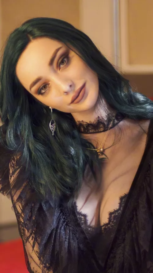 Emma Dumont