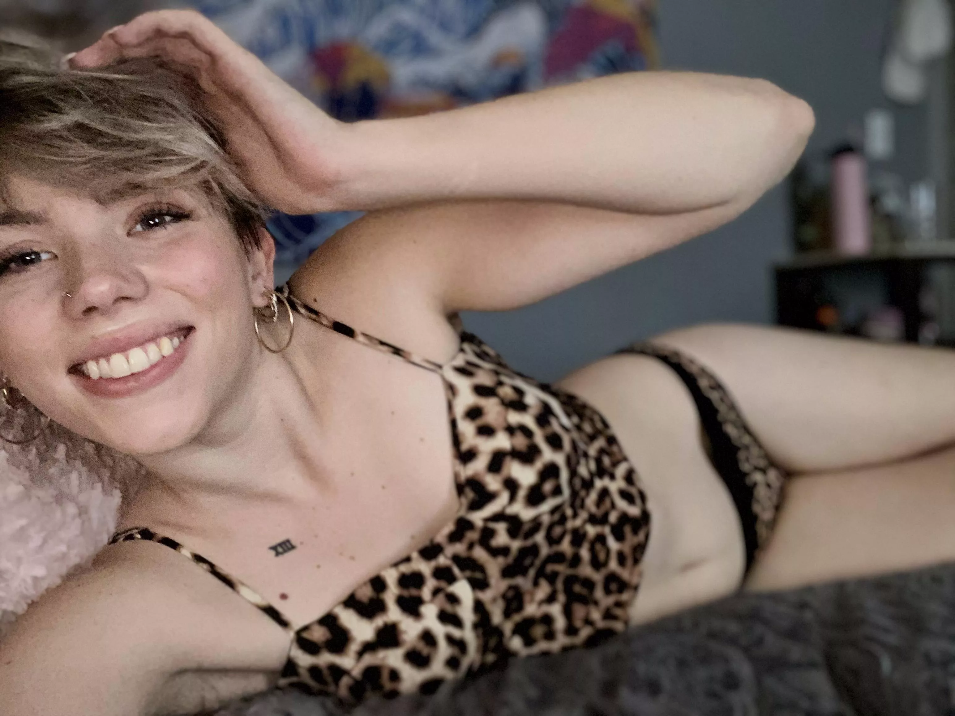 enjoy a simple no makeup or filter selfie :)