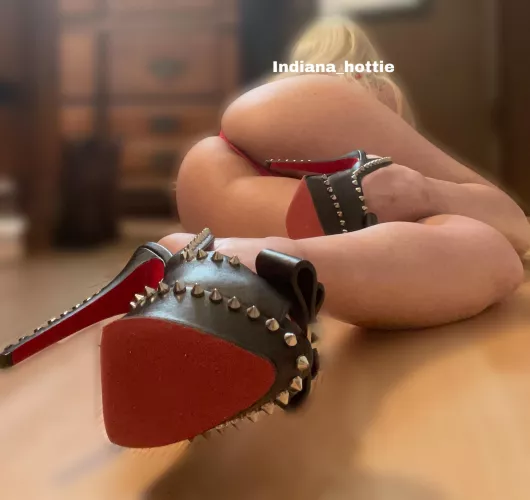 Enjoy my sexy red bottoms and ass