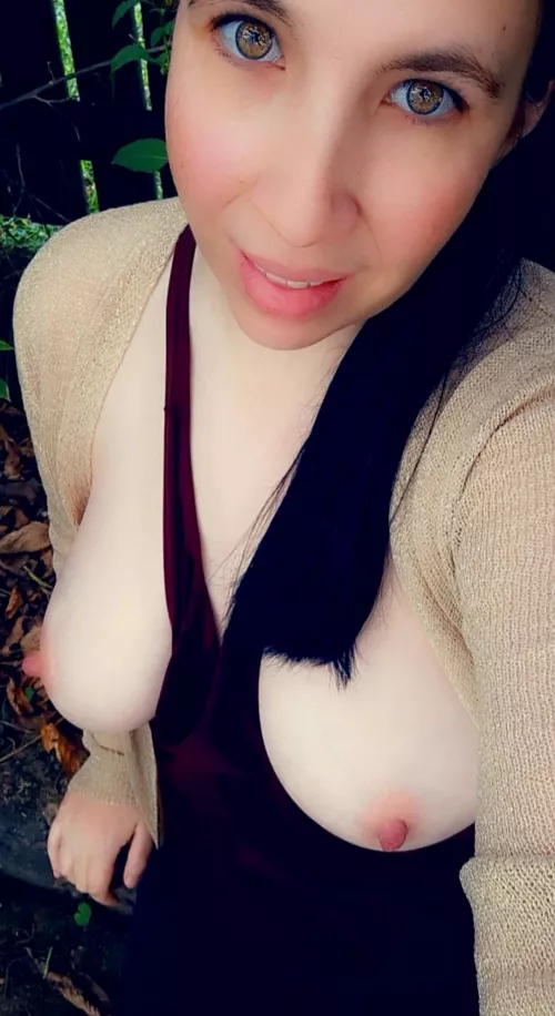 Enjoying a quiet Sunday just hanging out outside π