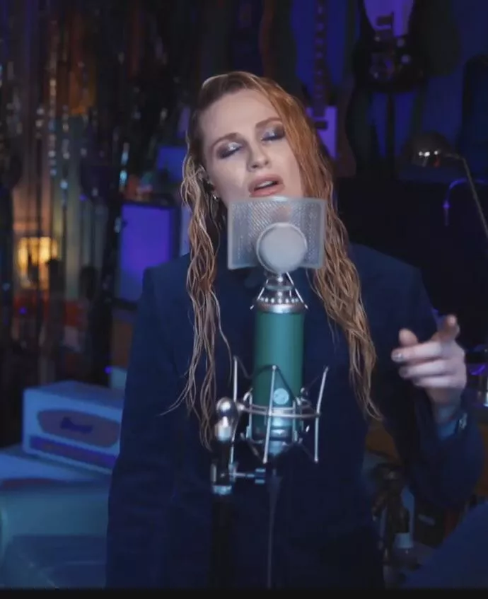 Evan Rachel Wood Singing