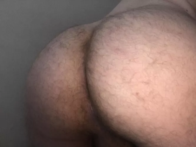 Even if i put underwear on im still gonna have a bear butt 🤷‍♂️