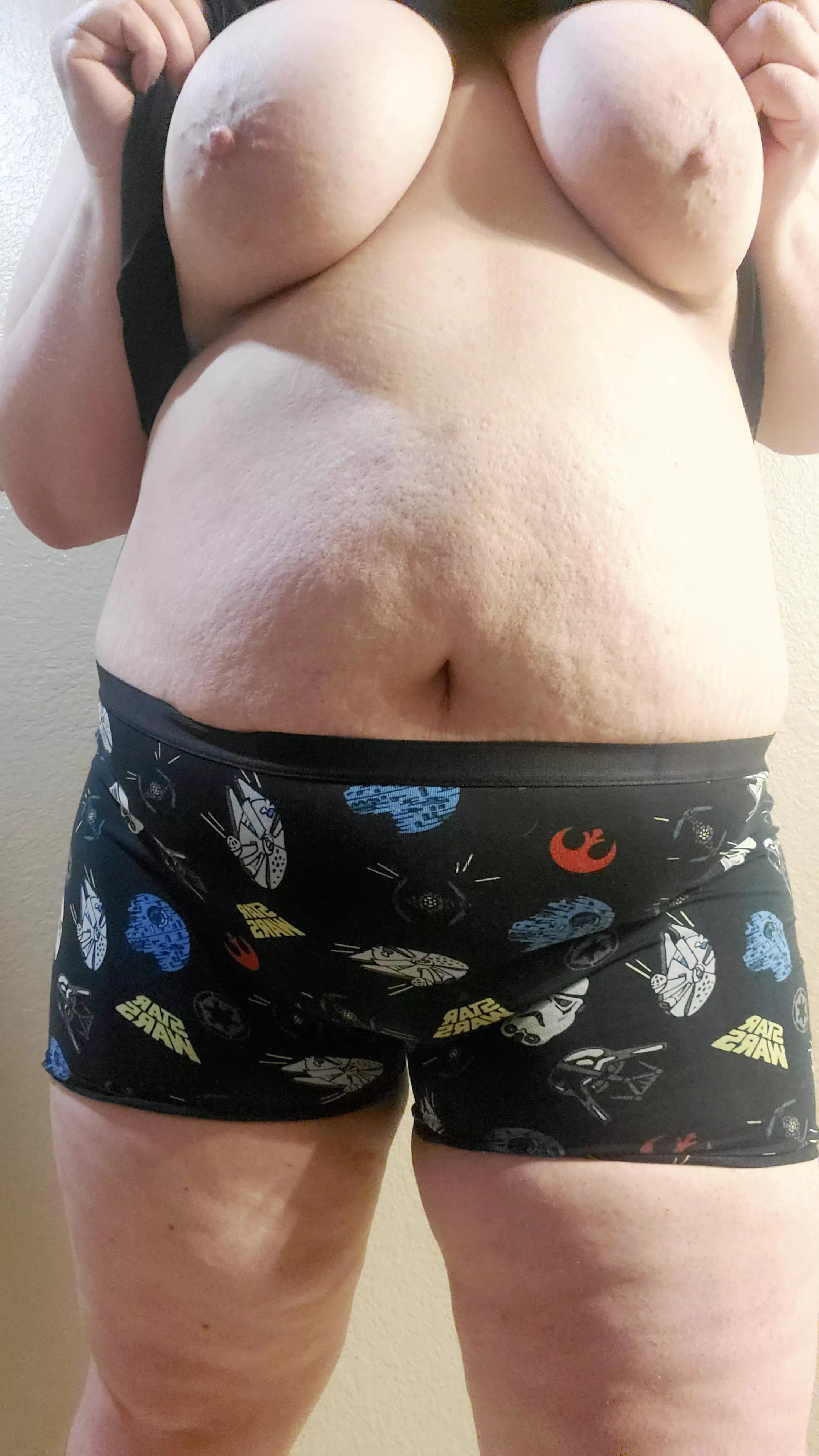 Eventually if I post my tummy enough, will I get desensitized to feeling self conscious about it 🤔