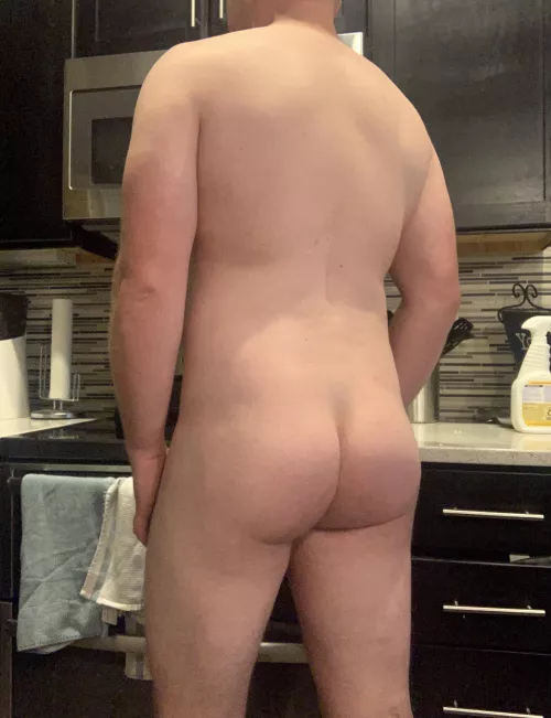 Everyone likes a man who can cook. Baking some cake in the kitchen this morning 😉 🍰