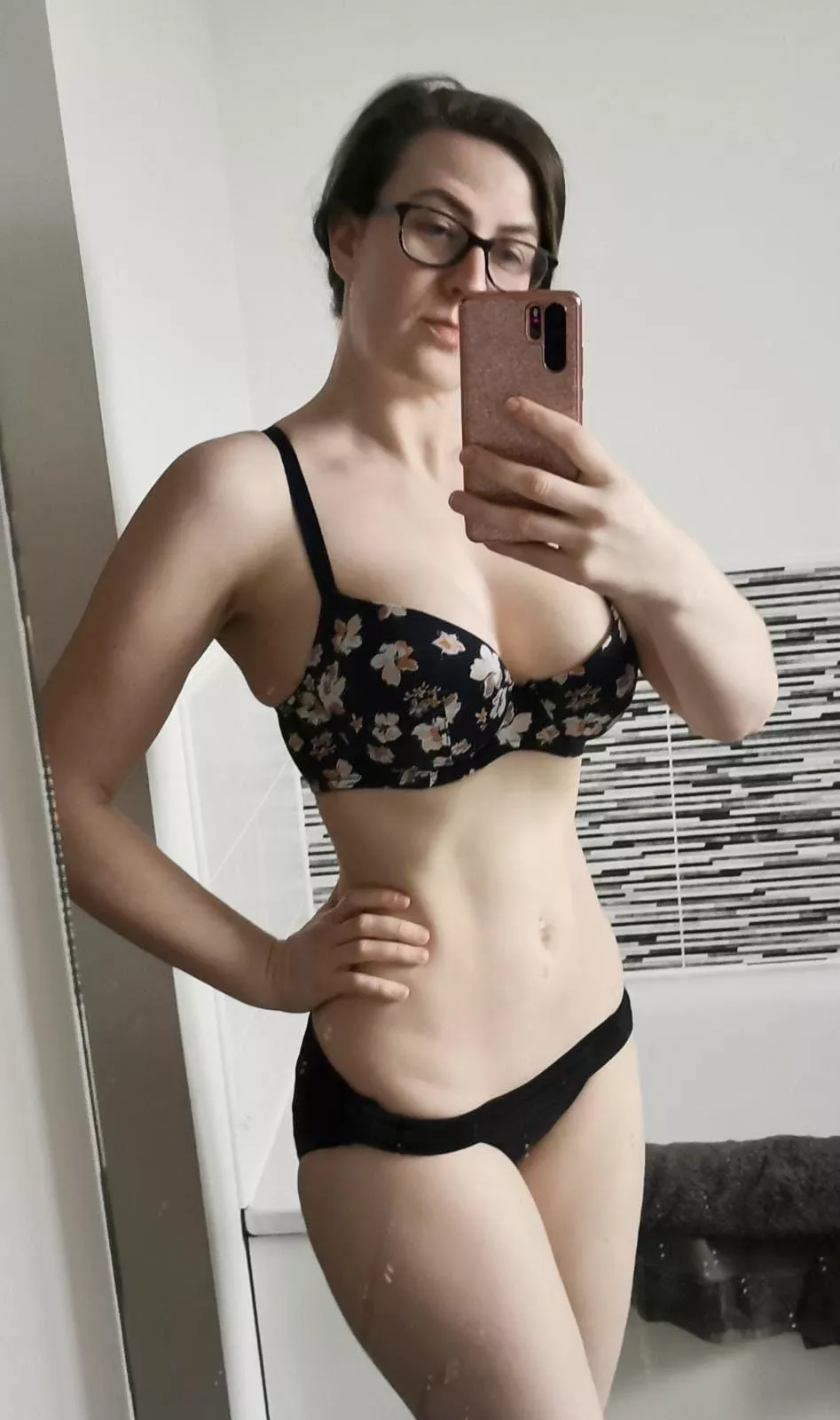 Exposing wifes nudes to tribbers with 2nd screen. I can verify. Kik: her_proud_hubby