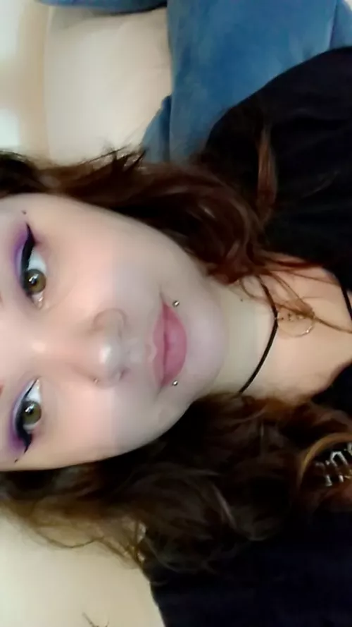 eyeliner and purple eyeshadow 💜