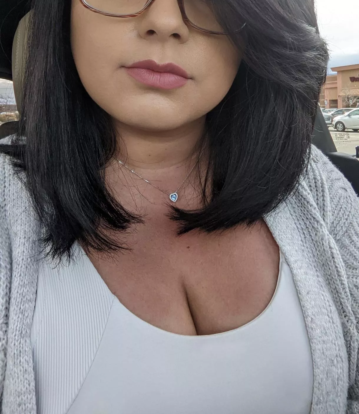 Eyes hurt today so on go the glasses 🤓