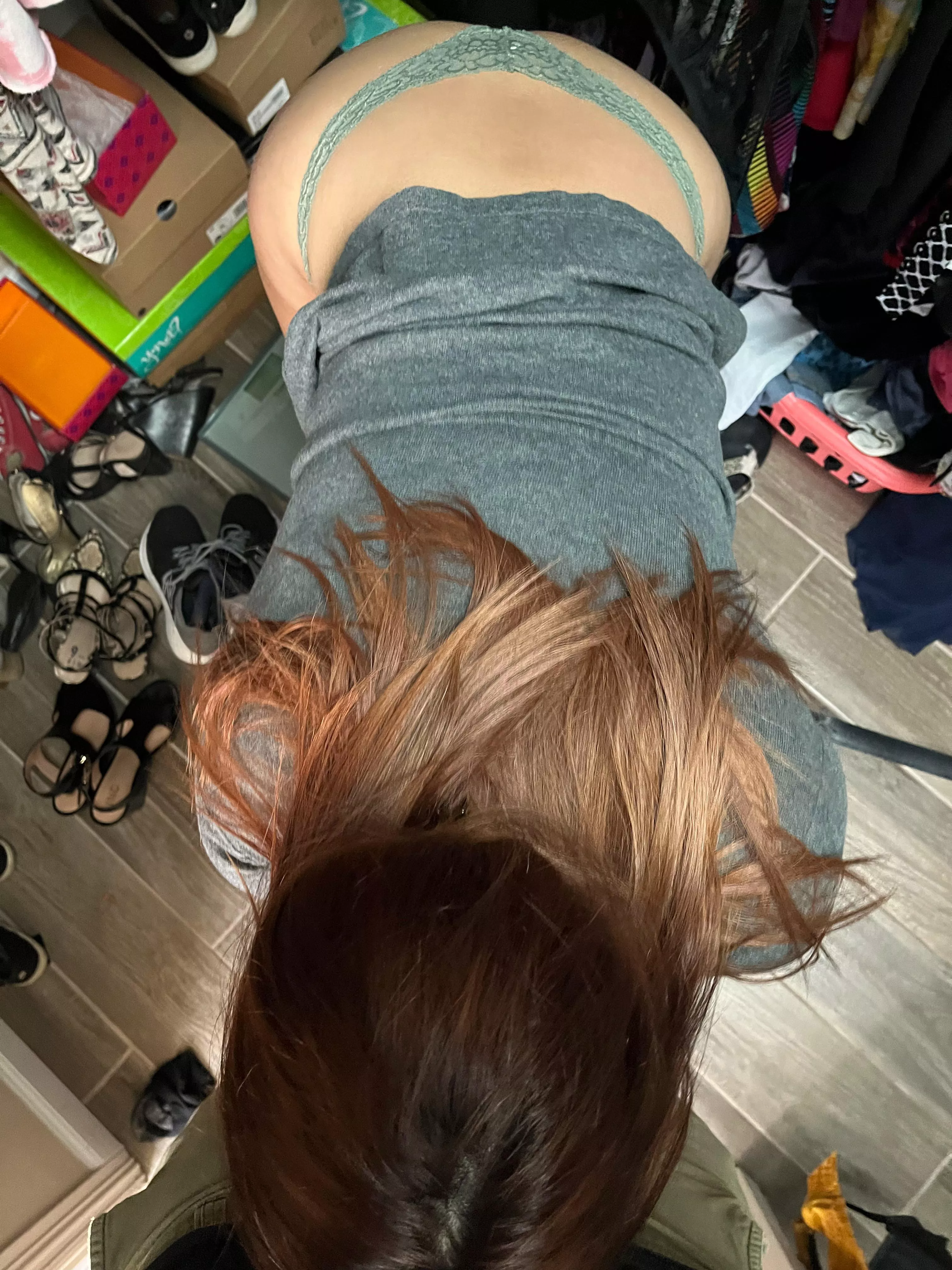 (F) giving some head in the closet 😈 whatever daddy wants ;)
