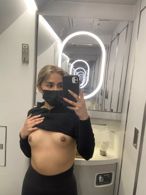 [f] horny on my flight ✈️