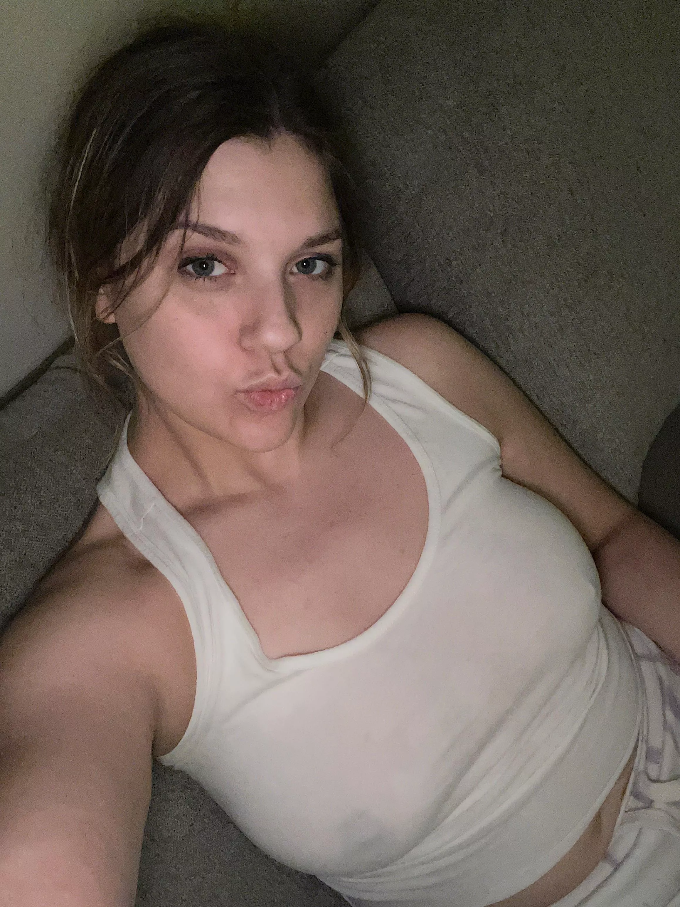 [F] Id love for you to be sitting on top of me 😋