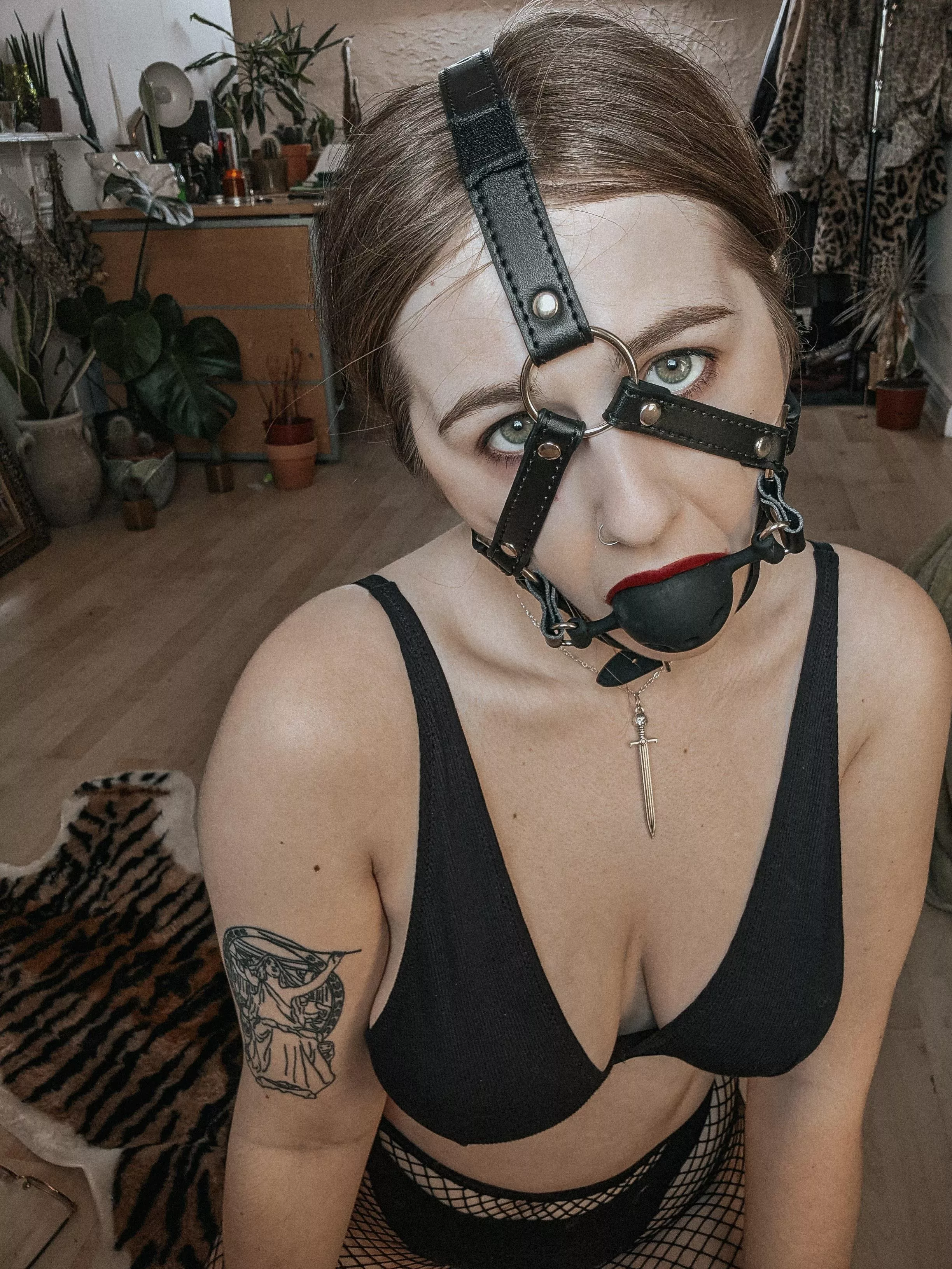 [F] If you want to tame me, you can try 😈