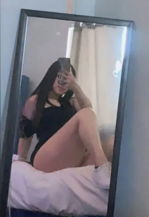 [F] I'm available hit me on Snapchat Emmarr024/ $ nuds, sexting, custom vids and video calls. I do verify 💜Snap - Emmarr024 💜