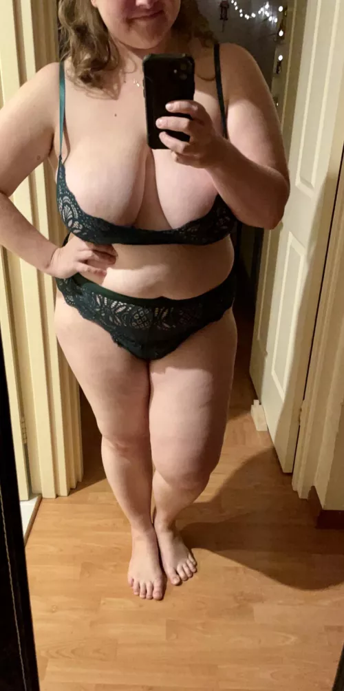 (F) I’m totally kidding myself with this outfit, she’s a bit small 😳