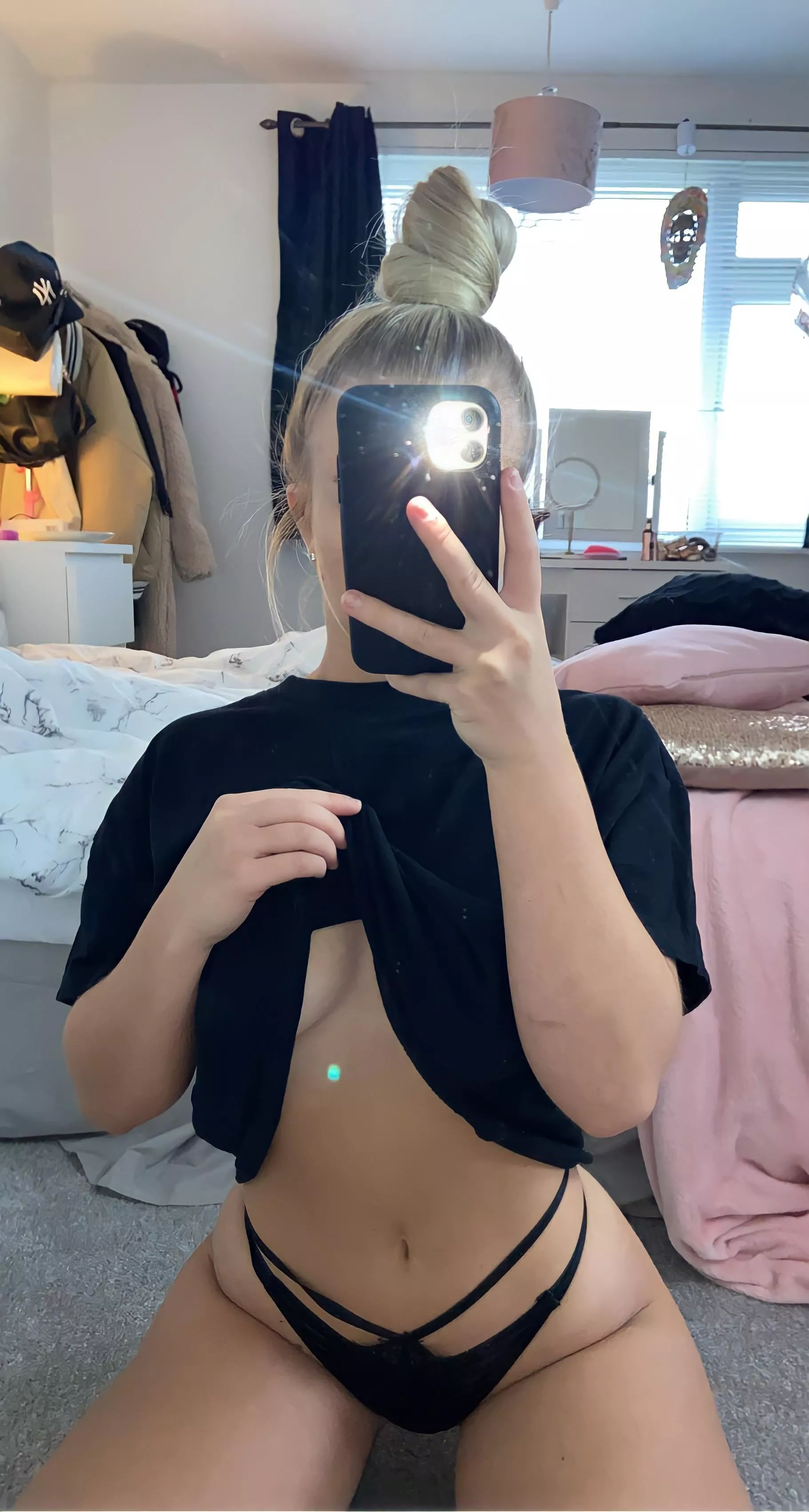 [f] it turns me on knowing older guys are looking at me in my underwear 😜